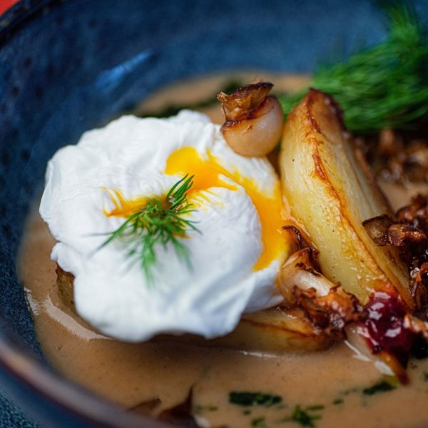 Kulajda, czyli czeska zupa grzybowa z ziemniakami i jajkiem poche